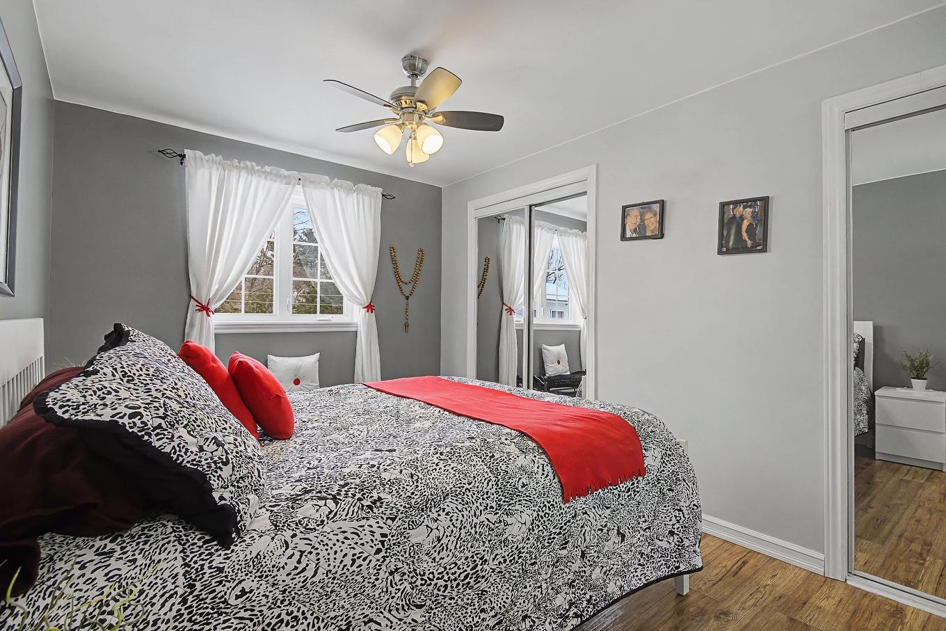 Chambre à coucher principale - 225 47E Rue O., Venise-En-Québec, QC - Indoor Photo Showing Bedroom