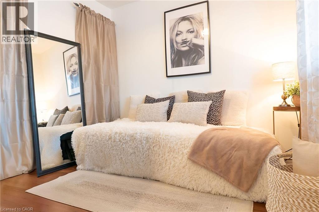 717 Knox Avenue, Hamilton, ON - Indoor Photo Showing Bedroom