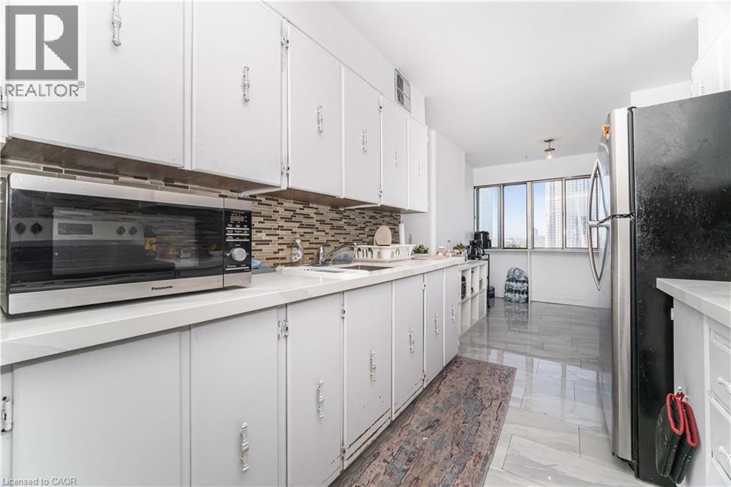 1580 Mississauga Valley Boulevard Unit# 1901, Mississauga, ON - Indoor Photo Showing Kitchen