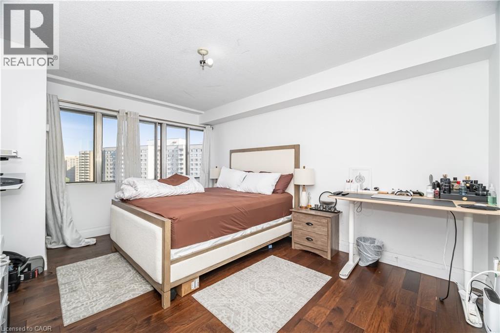 1580 Mississauga Valley Boulevard Unit# 1901, Mississauga, ON - Indoor Photo Showing Bedroom