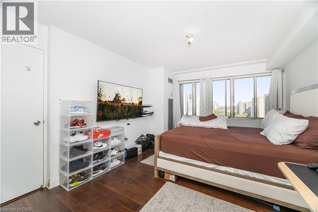 1580 Mississauga Valley Boulevard Unit# 1901, Mississauga, ON - Indoor Photo Showing Bedroom