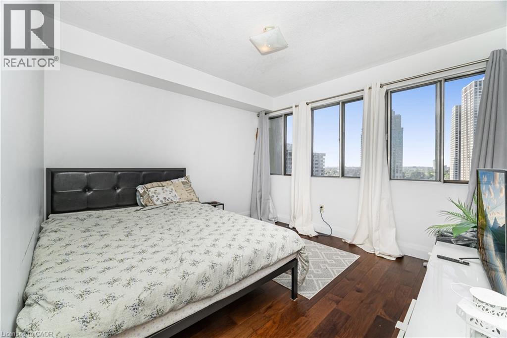 1580 Mississauga Valley Boulevard Unit# 1901, Mississauga, ON - Indoor Photo Showing Bedroom