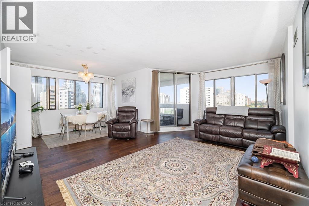 1580 Mississauga Valley Boulevard Unit# 1901, Mississauga, ON - Indoor Photo Showing Living Room