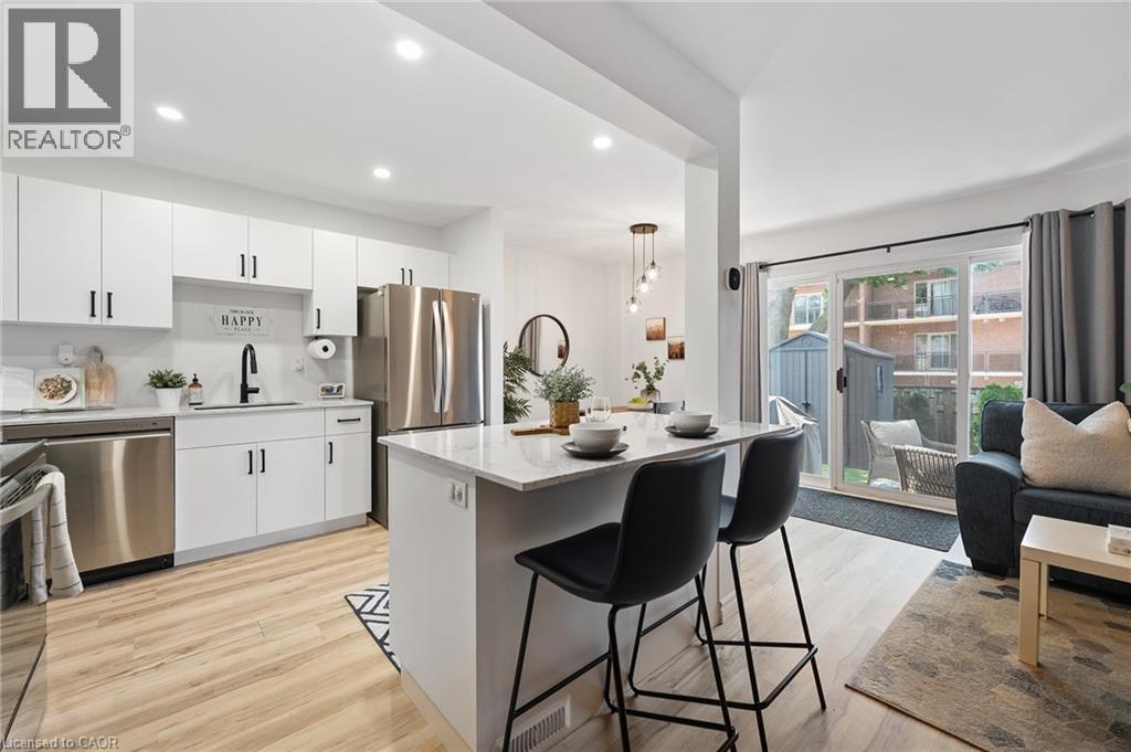 17 Old Pine Trail Unit# 150, St. Catharines, ON - Indoor Photo Showing Kitchen With Stainless Steel Kitchen With Upgraded Kitchen