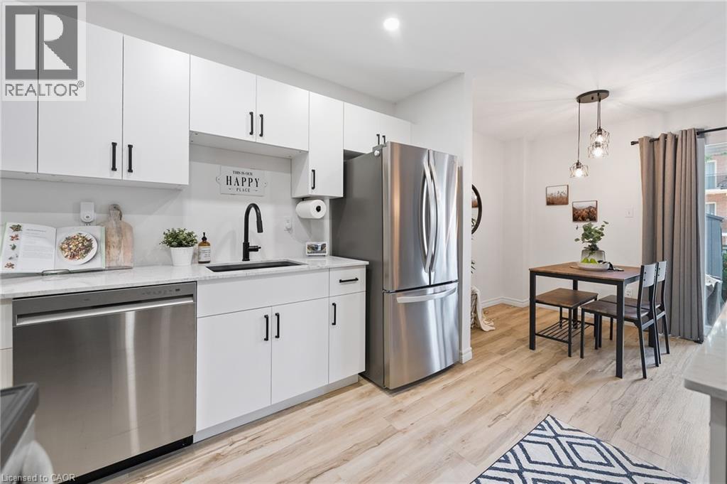 17 Old Pine Trail Unit# 150, St. Catharines, ON - Indoor Photo Showing Kitchen With Stainless Steel Kitchen