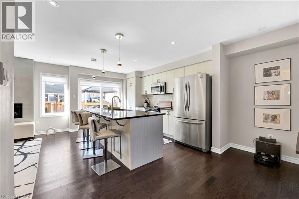 262 Grovehill Crescent, Kitchener, ON - Indoor Photo Showing Kitchen With Upgraded Kitchen