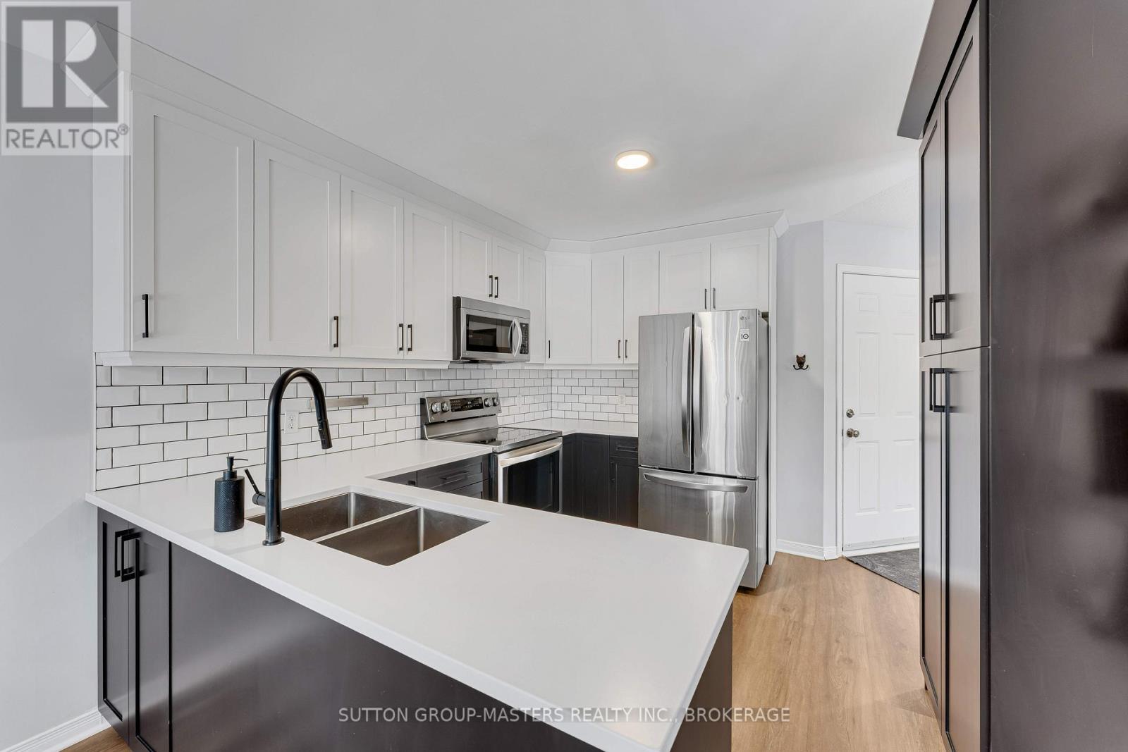 1041 Rainbow Crescent, Kingston (Kingston East (Incl Barret Crt)), ON - Indoor Photo Showing Kitchen With Stainless Steel Kitchen With Double Sink With Upgraded Kitchen