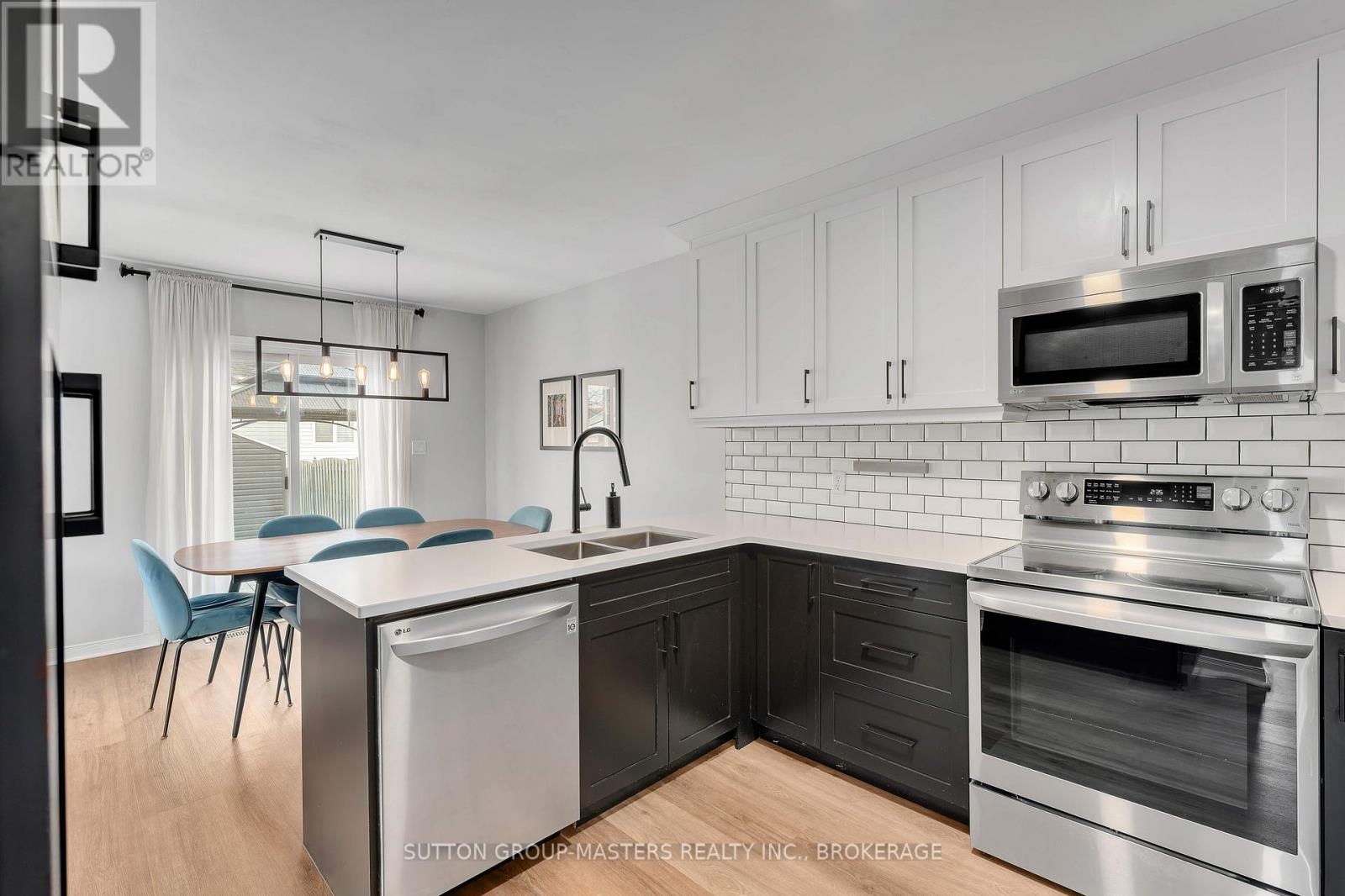 1041 Rainbow Crescent, Kingston (Kingston East (Incl Barret Crt)), ON - Indoor Photo Showing Kitchen With Stainless Steel Kitchen With Double Sink With Upgraded Kitchen