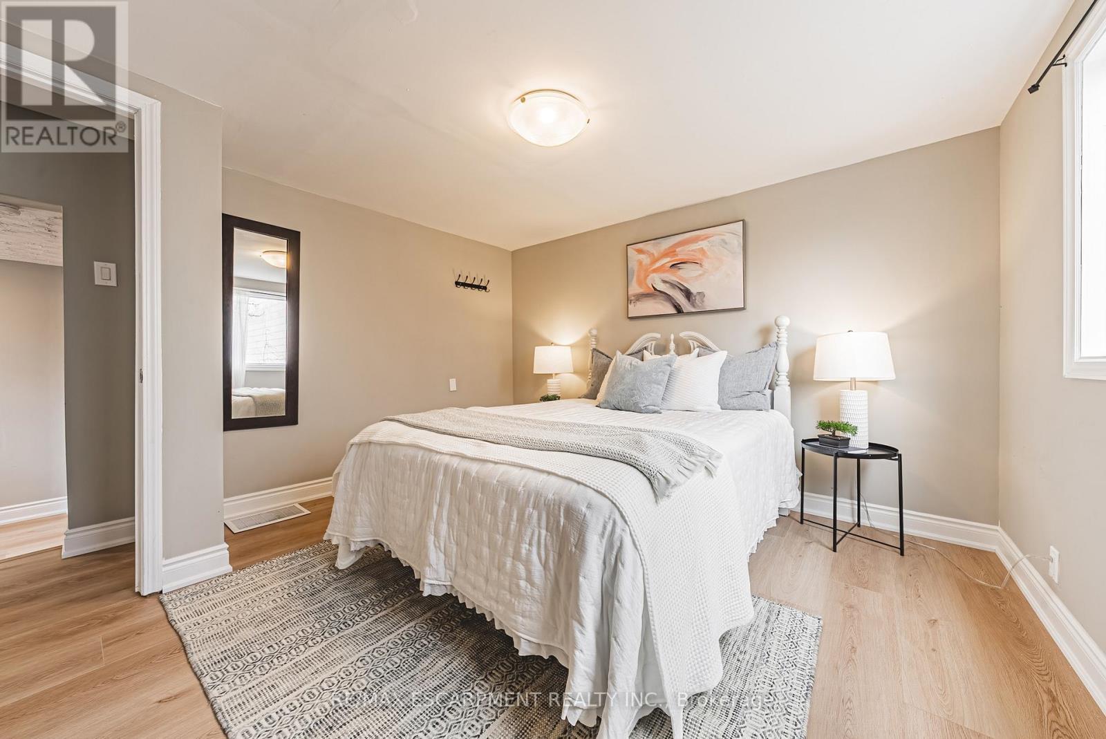 24 Rowanwood Street, Hamilton, ON - Indoor Photo Showing Bedroom