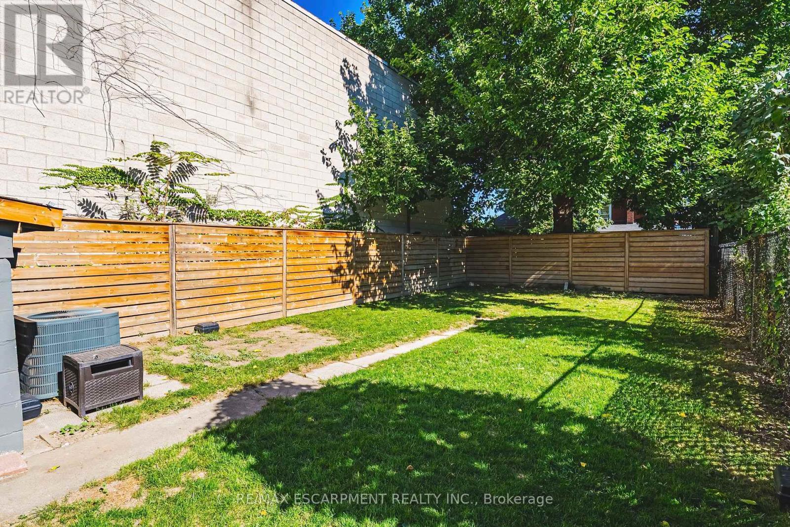 24 Rowanwood Street, Hamilton, ON - Outdoor