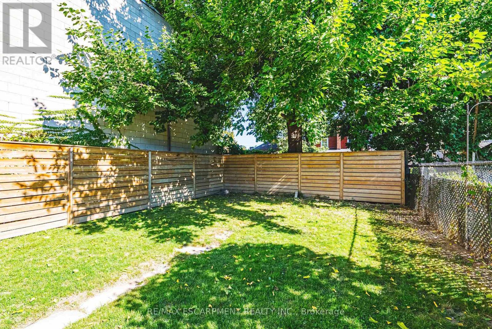 24 Rowanwood Street, Hamilton, ON - Outdoor