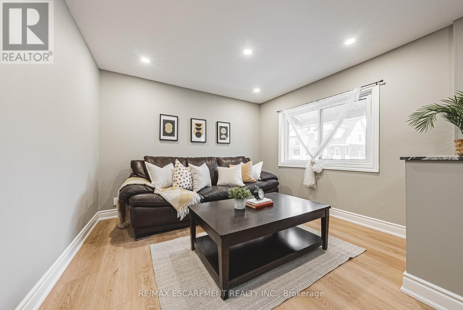 24 Rowanwood Street, Hamilton, ON - Indoor Photo Showing Other Room