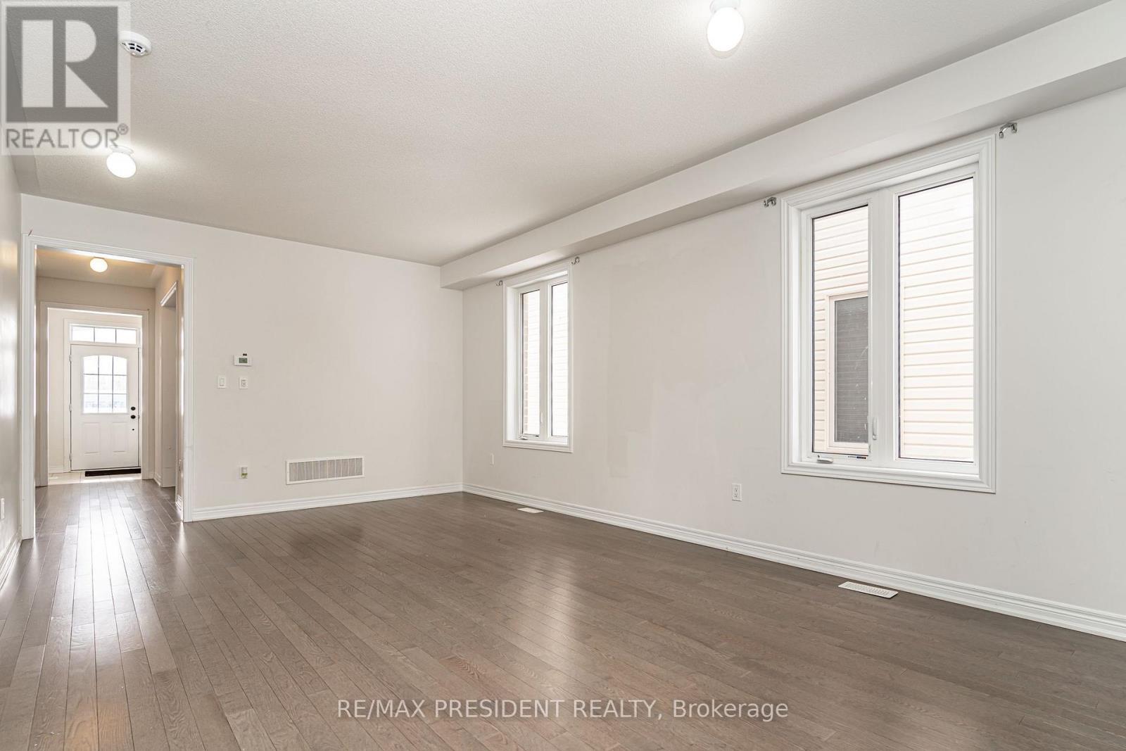 663 Anishinaabe Drive, Shelburne, ON - Indoor Photo Showing Other Room