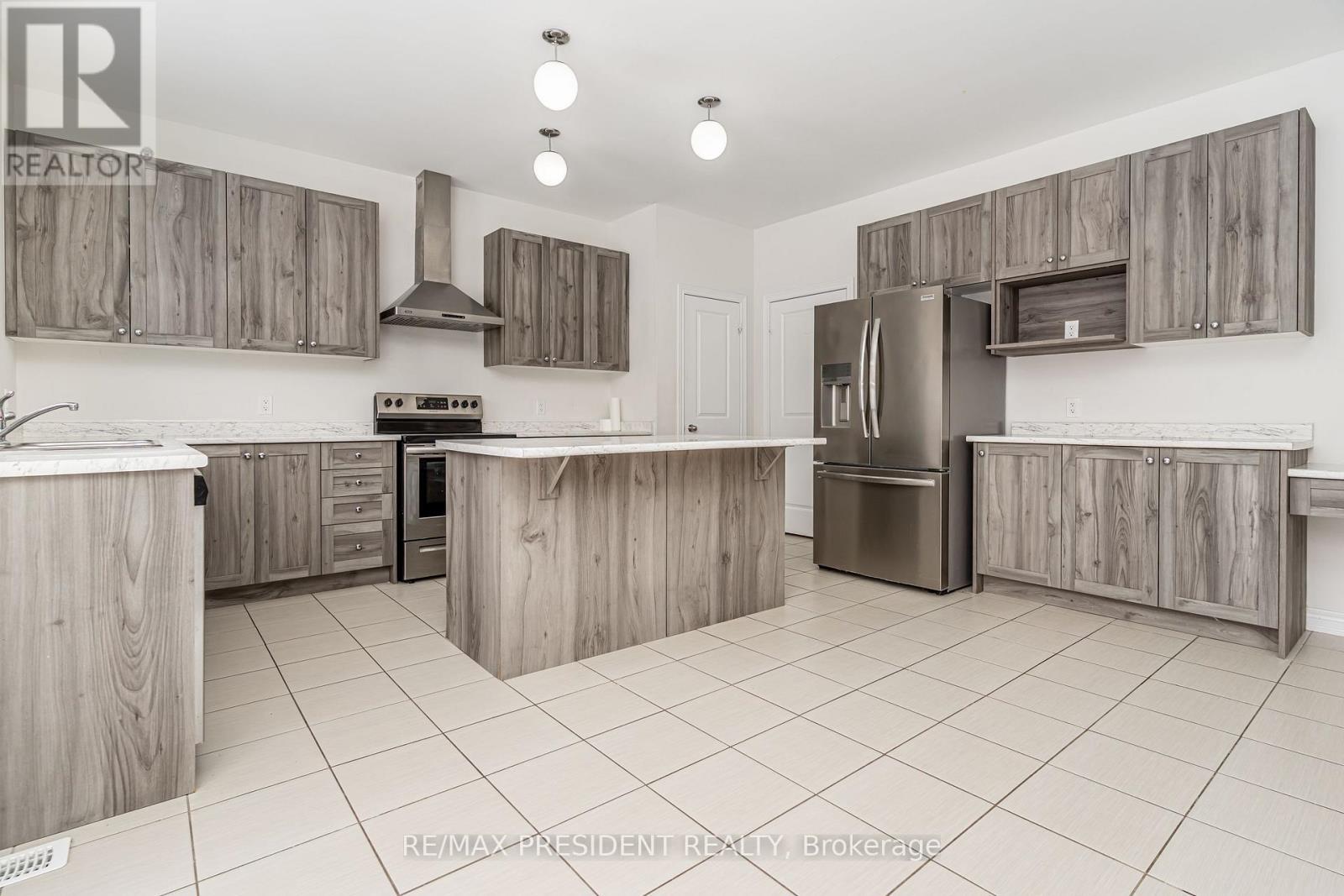 663 Anishinaabe Drive, Shelburne, ON - Indoor Photo Showing Kitchen
