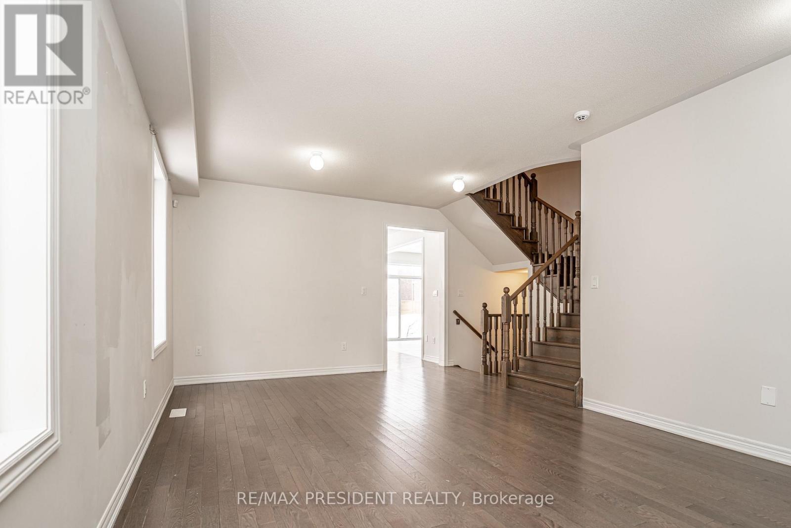 663 Anishinaabe Drive, Shelburne, ON - Indoor Photo Showing Other Room