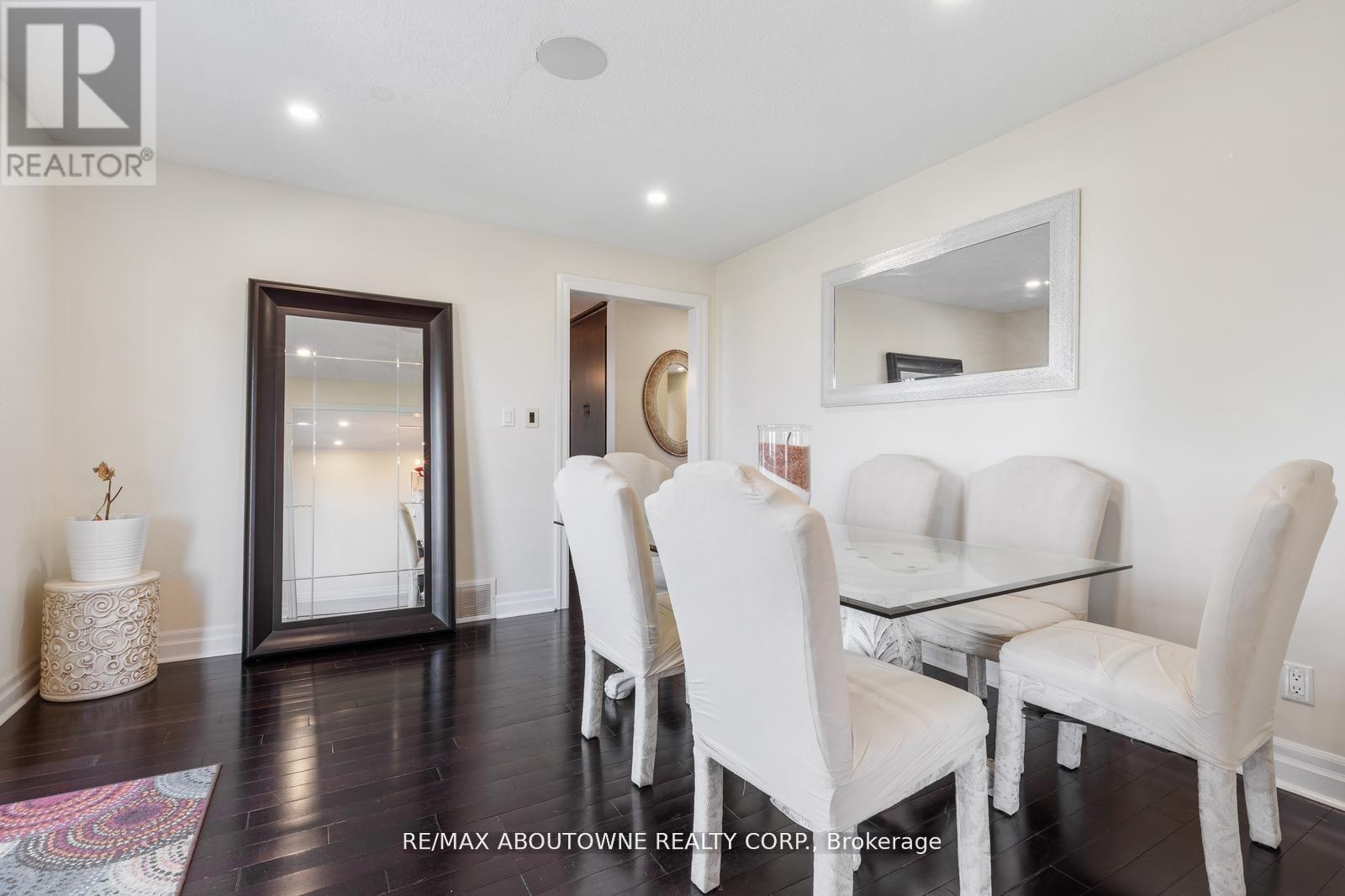1073 North Service Road, Hamilton, ON - Indoor Photo Showing Dining Room