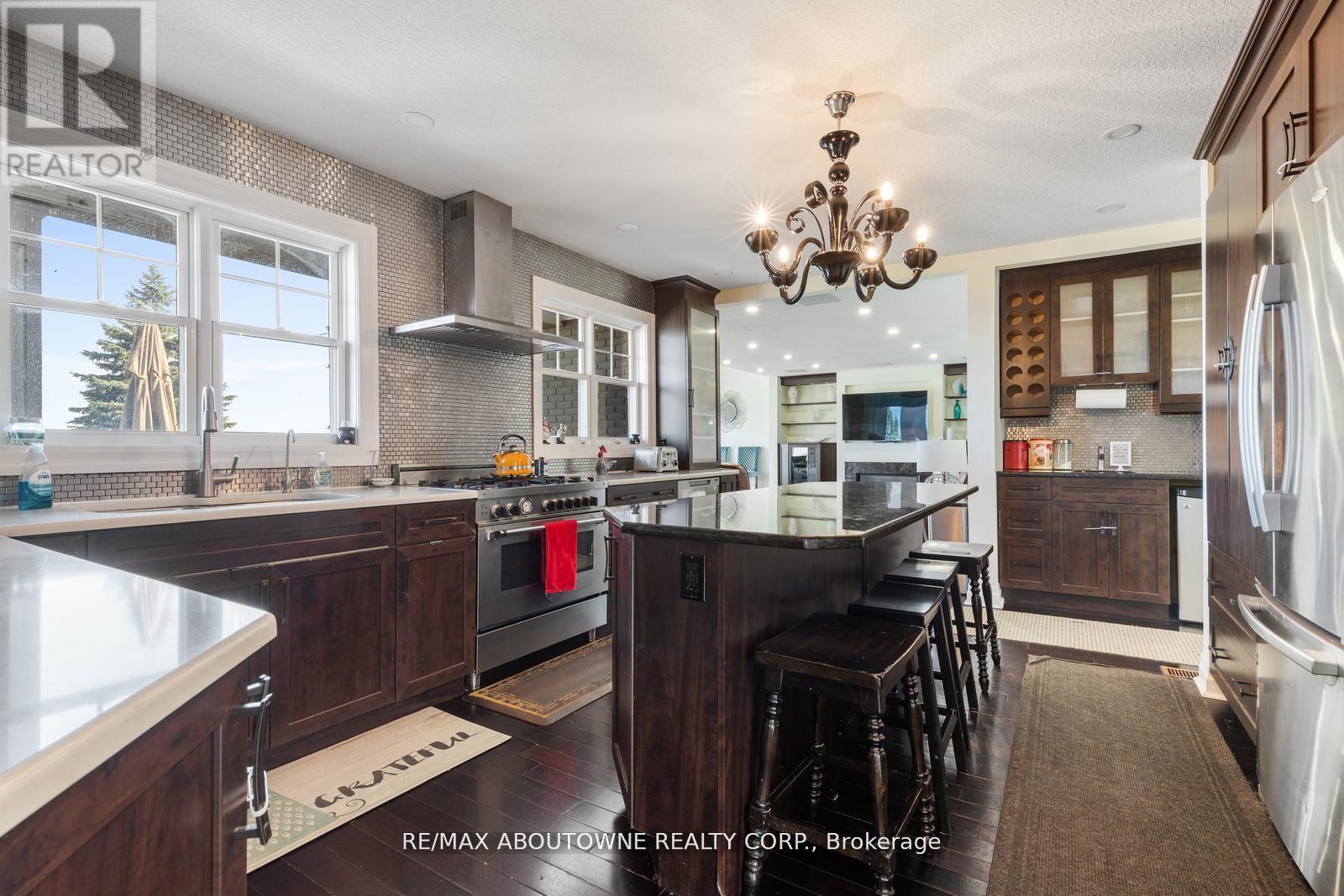 1073 North Service Road, Hamilton, ON - Indoor Photo Showing Kitchen With Stainless Steel Kitchen With Upgraded Kitchen