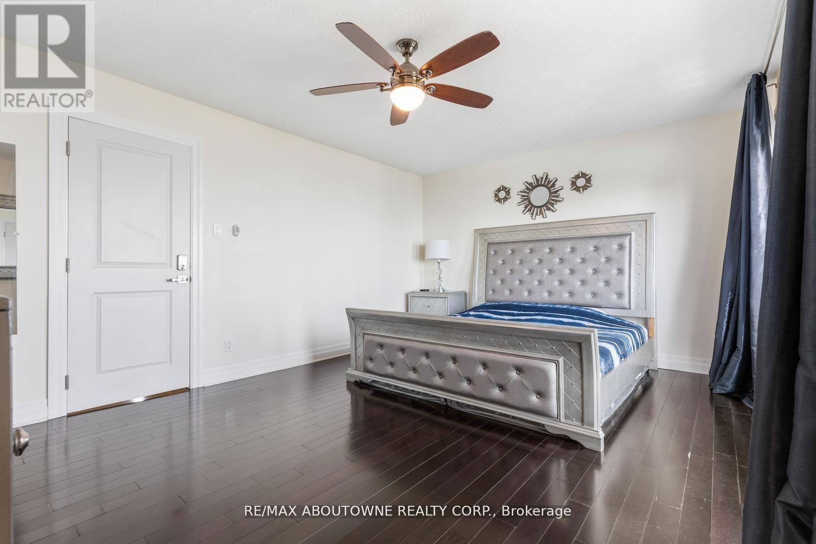 1073 North Service Road, Hamilton, ON - Indoor Photo Showing Bedroom