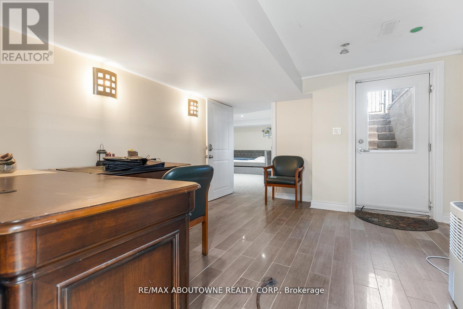 1073 North Service Road, Hamilton, ON - Indoor Photo Showing Other Room