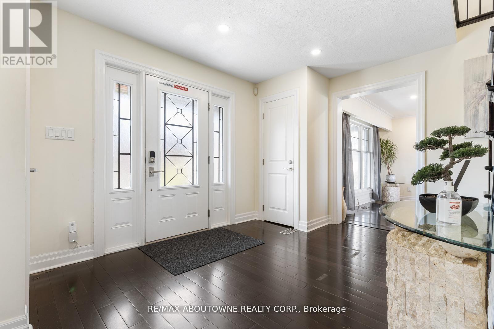 1073 North Service Road, Hamilton, ON - Indoor Photo Showing Other Room