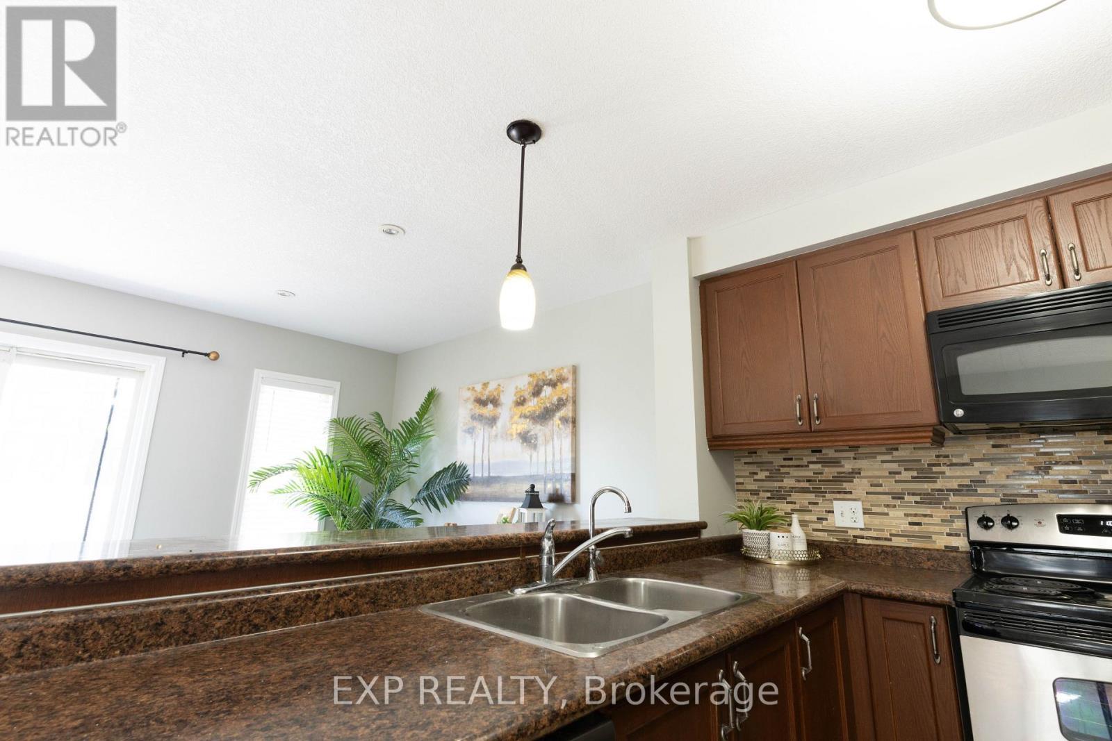 1319 Countrystone Drive, Kitchener, ON - Indoor Photo Showing Kitchen With Double Sink