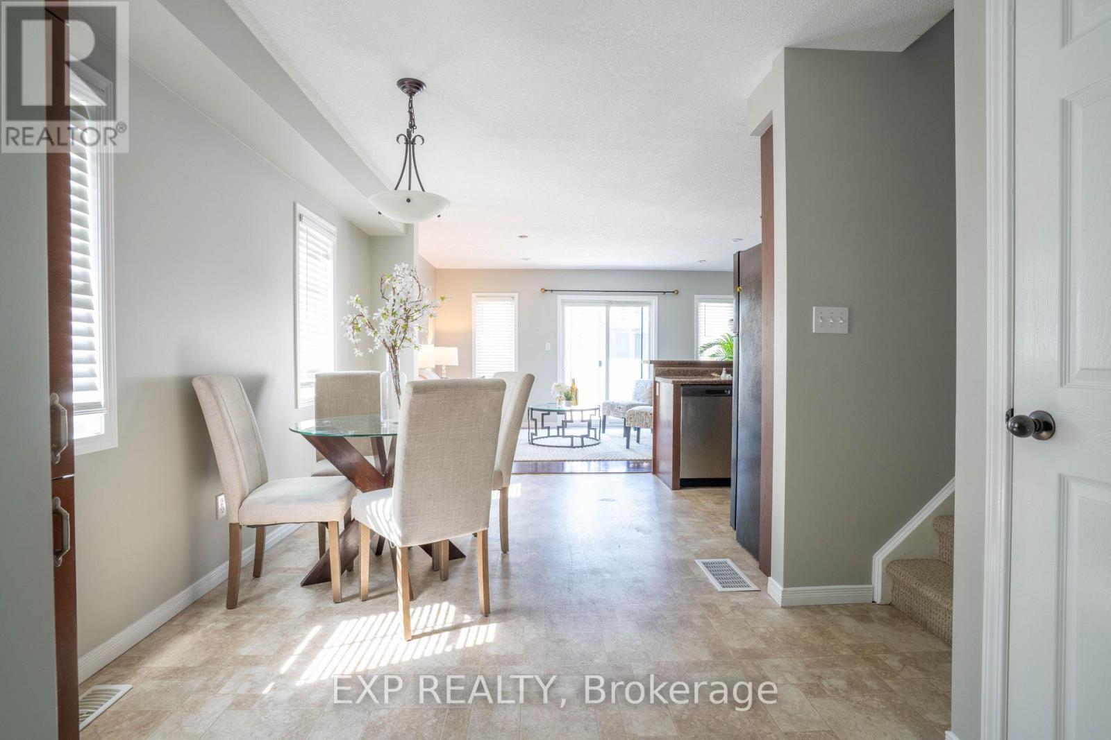 1319 Countrystone Drive, Kitchener, ON - Indoor Photo Showing Dining Room