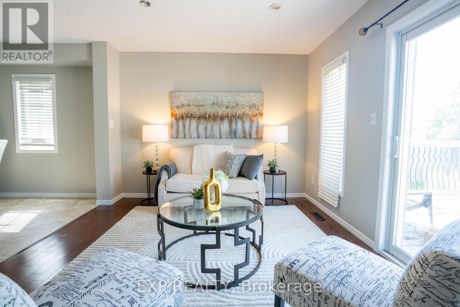 1319 Countrystone Drive, Kitchener, ON - Indoor Photo Showing Living Room