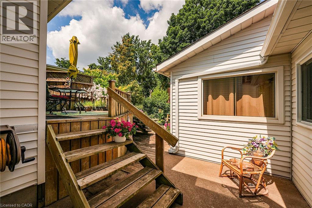 110 Livingston Avenue, Grimsby, ON - Outdoor