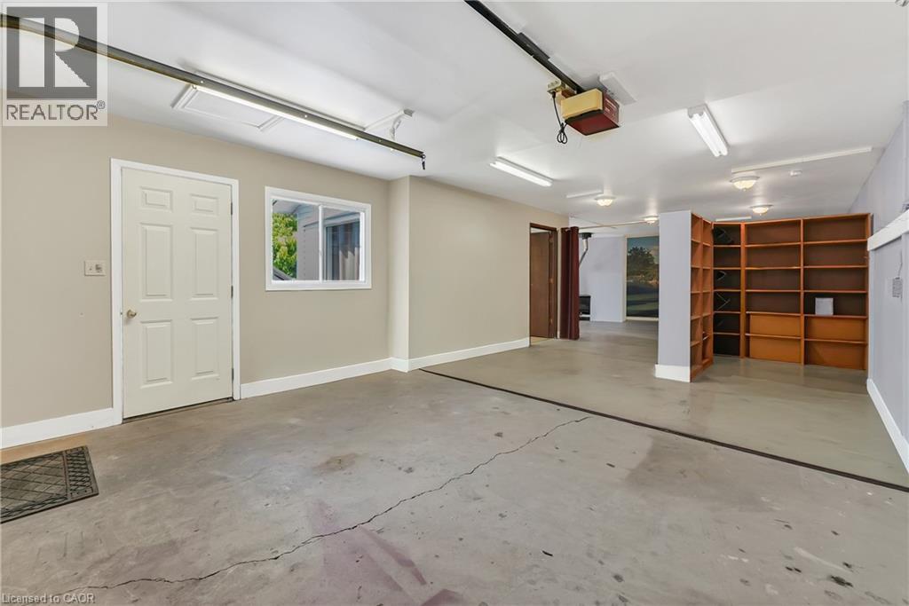 110 Livingston Avenue, Grimsby, ON - Indoor