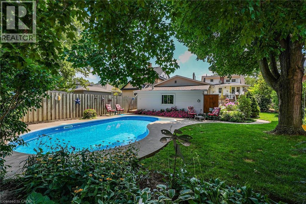 110 Livingston Avenue, Grimsby, ON - Outdoor With In Ground Pool With Backyard