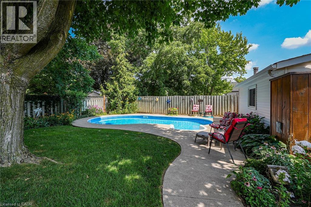 110 Livingston Avenue, Grimsby, ON - Outdoor With In Ground Pool With Backyard