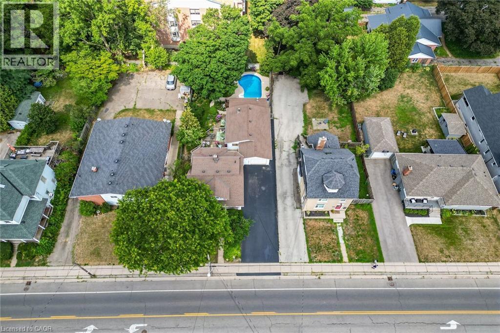 110 Livingston Avenue, Grimsby, ON - Outdoor With View