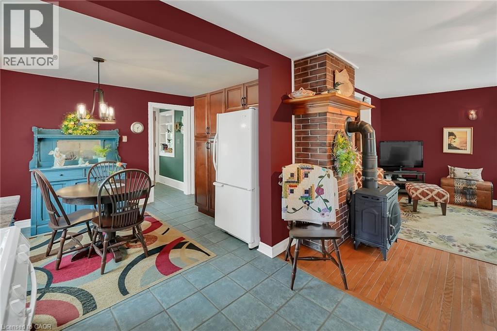 110 Livingston Avenue, Grimsby, ON - Indoor