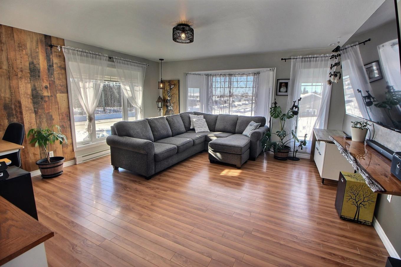 Living room - 841 4E Avenue E., Amos, QC - Indoor Photo Showing Living Room