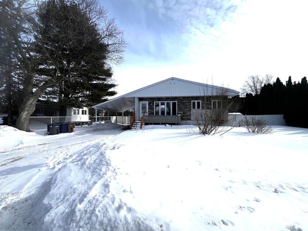 Façade - 8830 Av. Gravel, Laval (Saint-François), QC - Outdoor