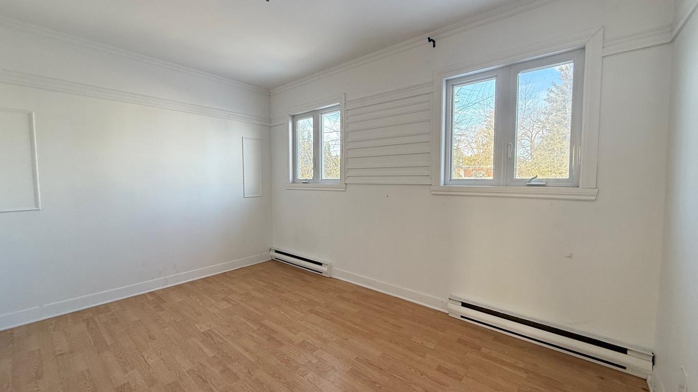 Chambre à coucher - 8830 Av. Gravel, Laval (Saint-François), QC - Indoor Photo Showing Other Room