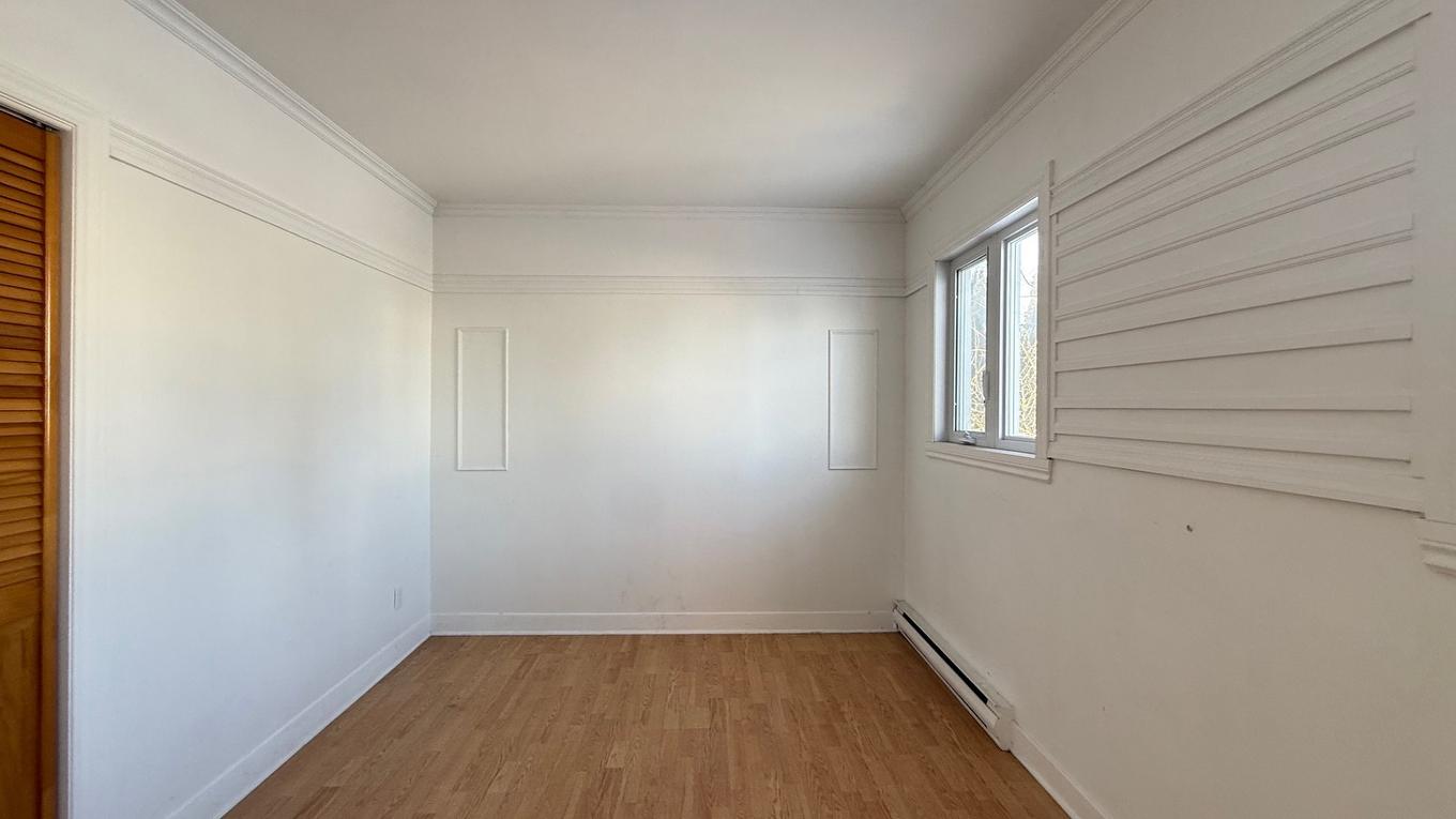 Chambre à coucher - 8830 Av. Gravel, Laval (Saint-François), QC - Indoor Photo Showing Other Room