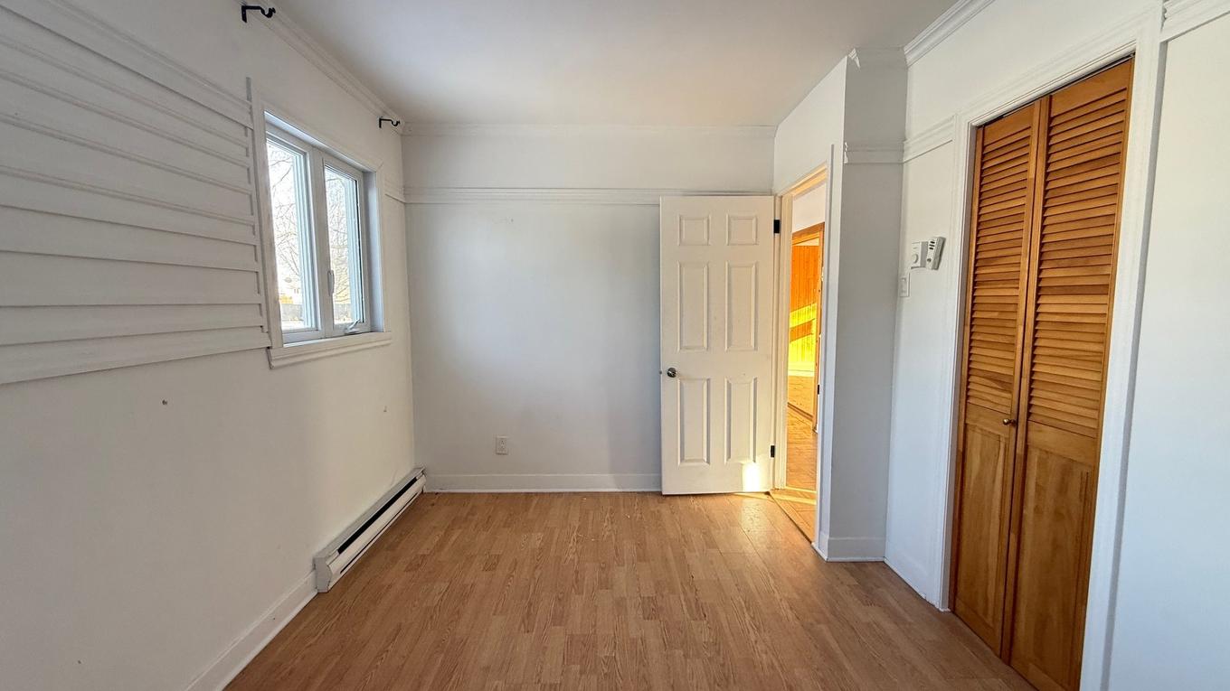 Chambre à coucher - 8830 Av. Gravel, Laval (Saint-François), QC - Indoor Photo Showing Other Room