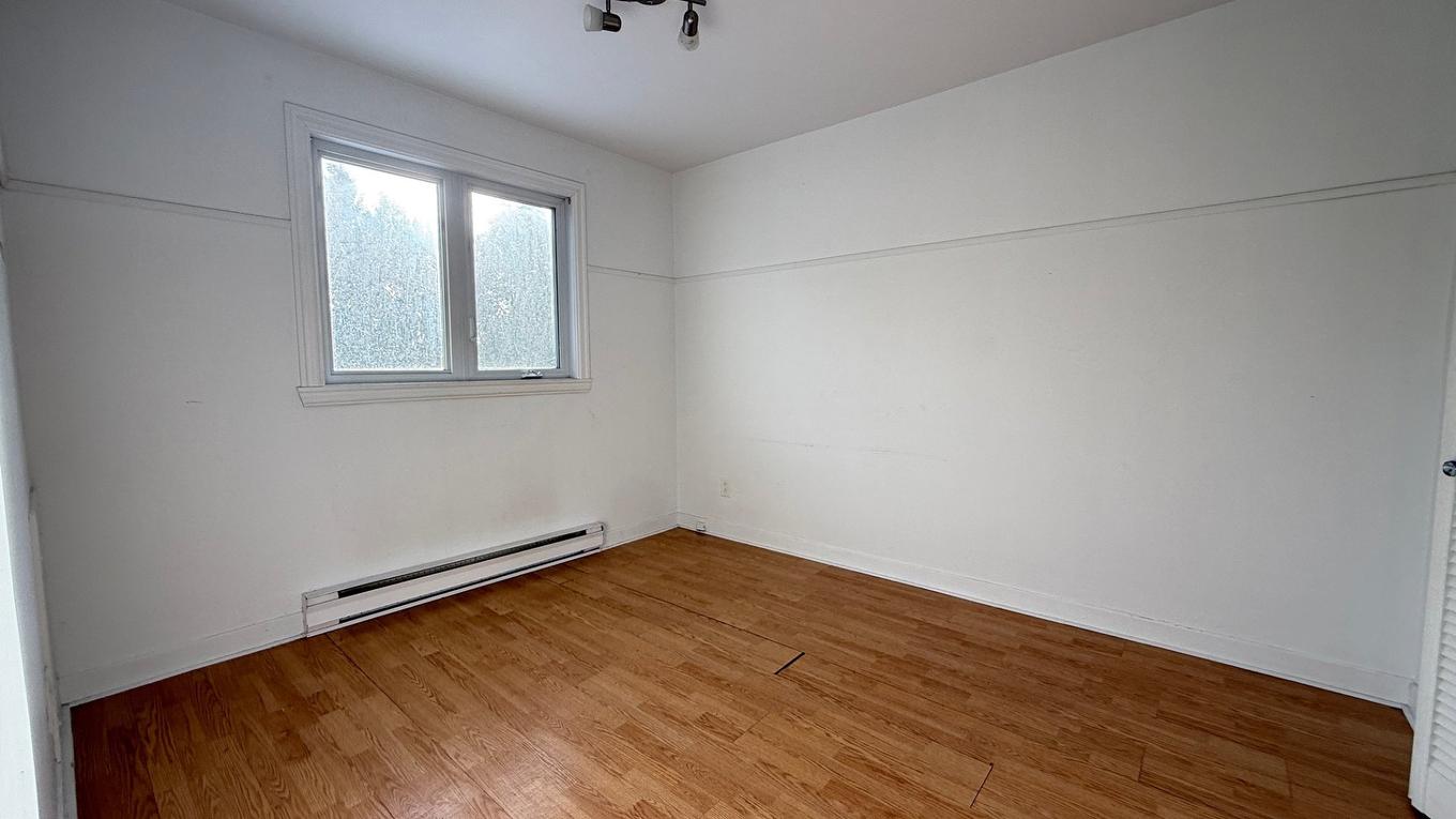 Chambre à coucher - 8830 Av. Gravel, Laval (Saint-François), QC - Indoor Photo Showing Other Room