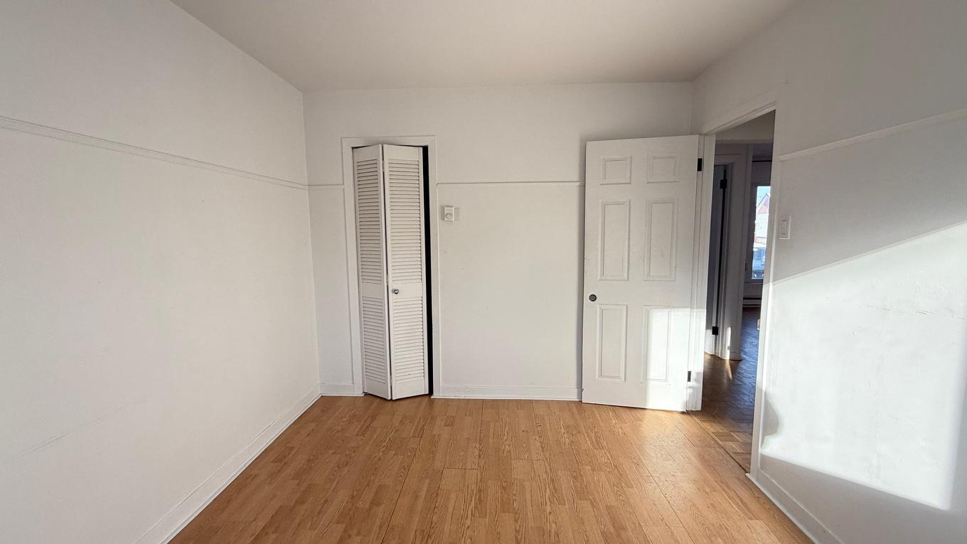 Chambre à coucher - 8830 Av. Gravel, Laval (Saint-François), QC - Indoor Photo Showing Other Room