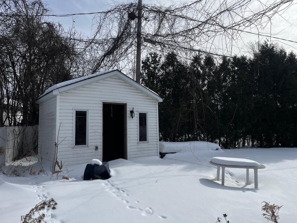 Remise - 8830 Av. Gravel, Laval (Saint-François), QC - Outdoor