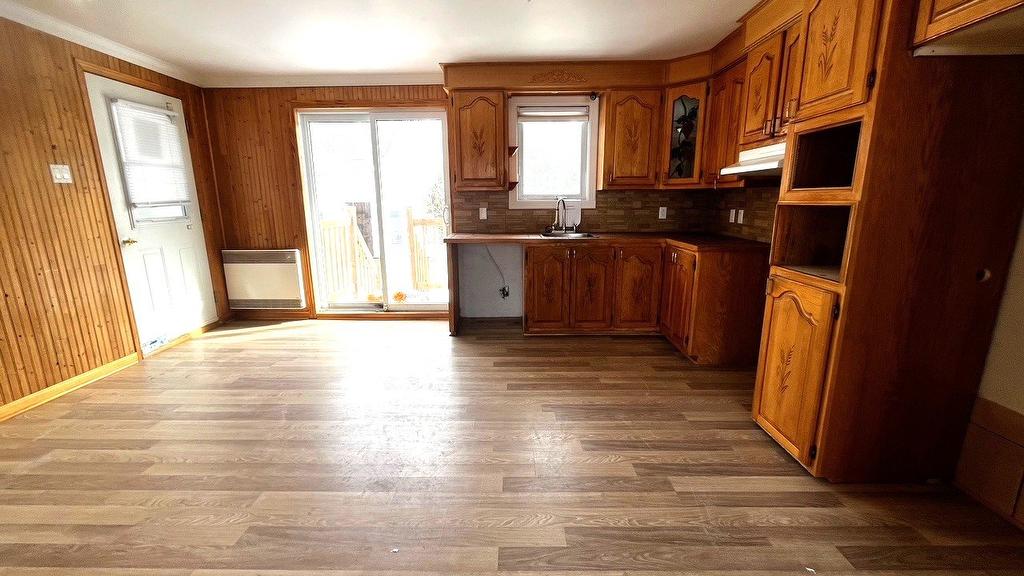 Cuisine - 8830 Av. Gravel, Laval (Saint-François), QC - Indoor