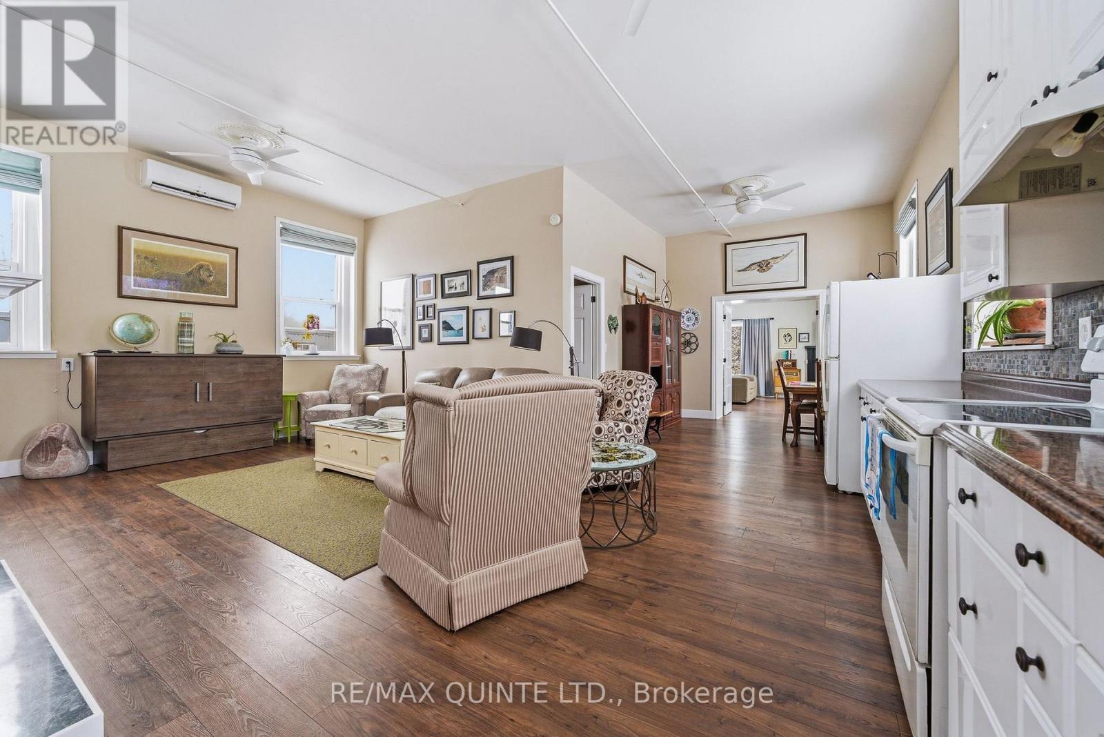 825 Airport Parkway, Belleville (Belleville Ward), ON - Indoor