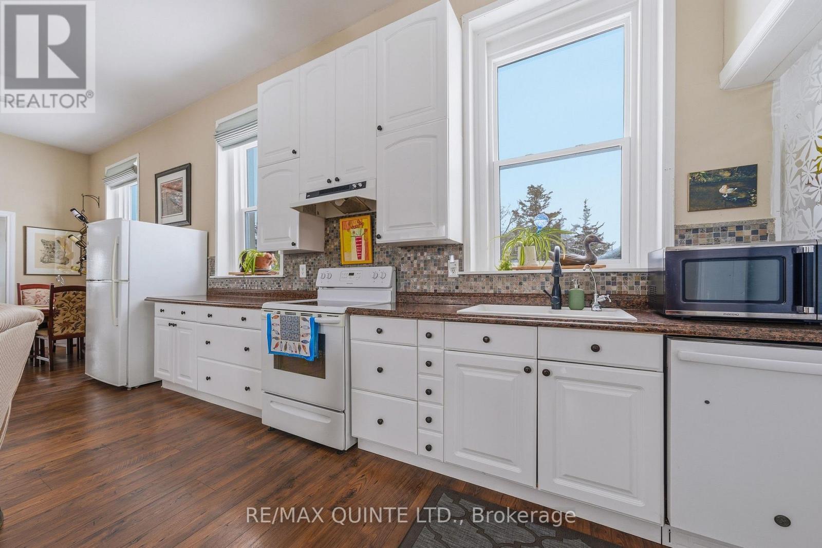 825 Airport Parkway, Belleville (Belleville Ward), ON - Indoor Photo Showing Kitchen