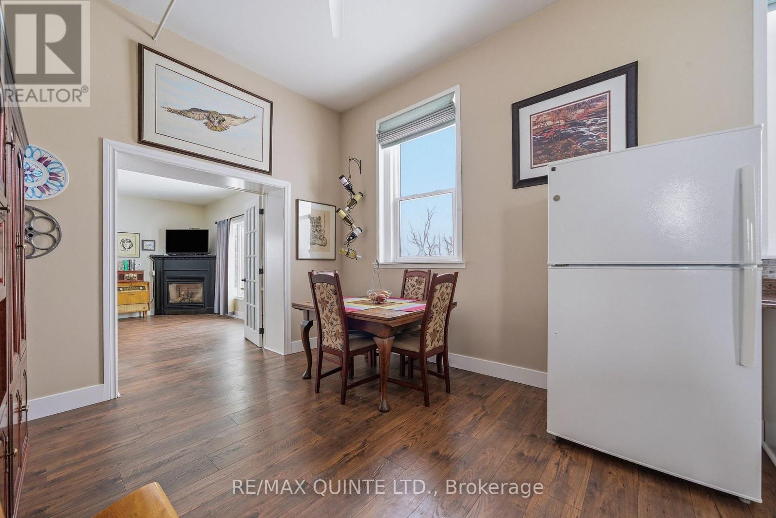 825 Airport Parkway, Belleville (Belleville Ward), ON - Indoor Photo Showing Dining Room With Fireplace