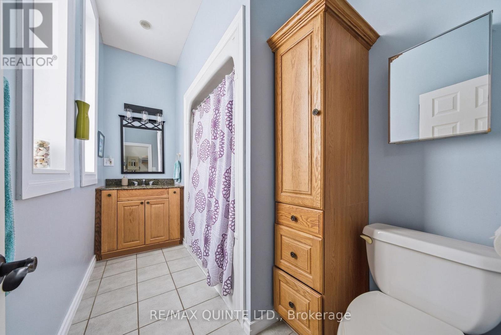 825 Airport Parkway, Belleville (Belleville Ward), ON - Indoor Photo Showing Bathroom