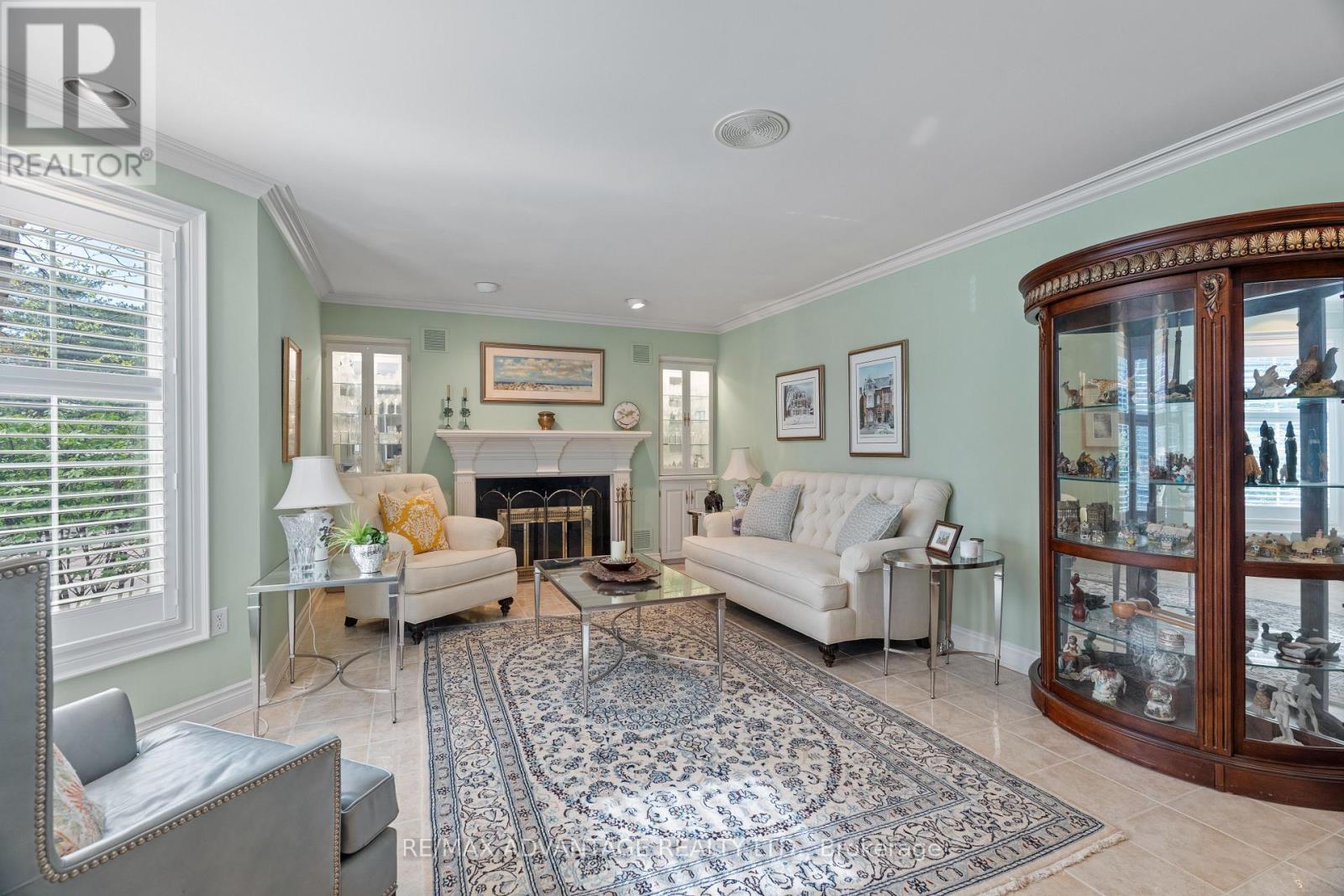 1510 Ryersie Road, London North (North A), ON - Indoor Photo Showing Living Room With Fireplace
