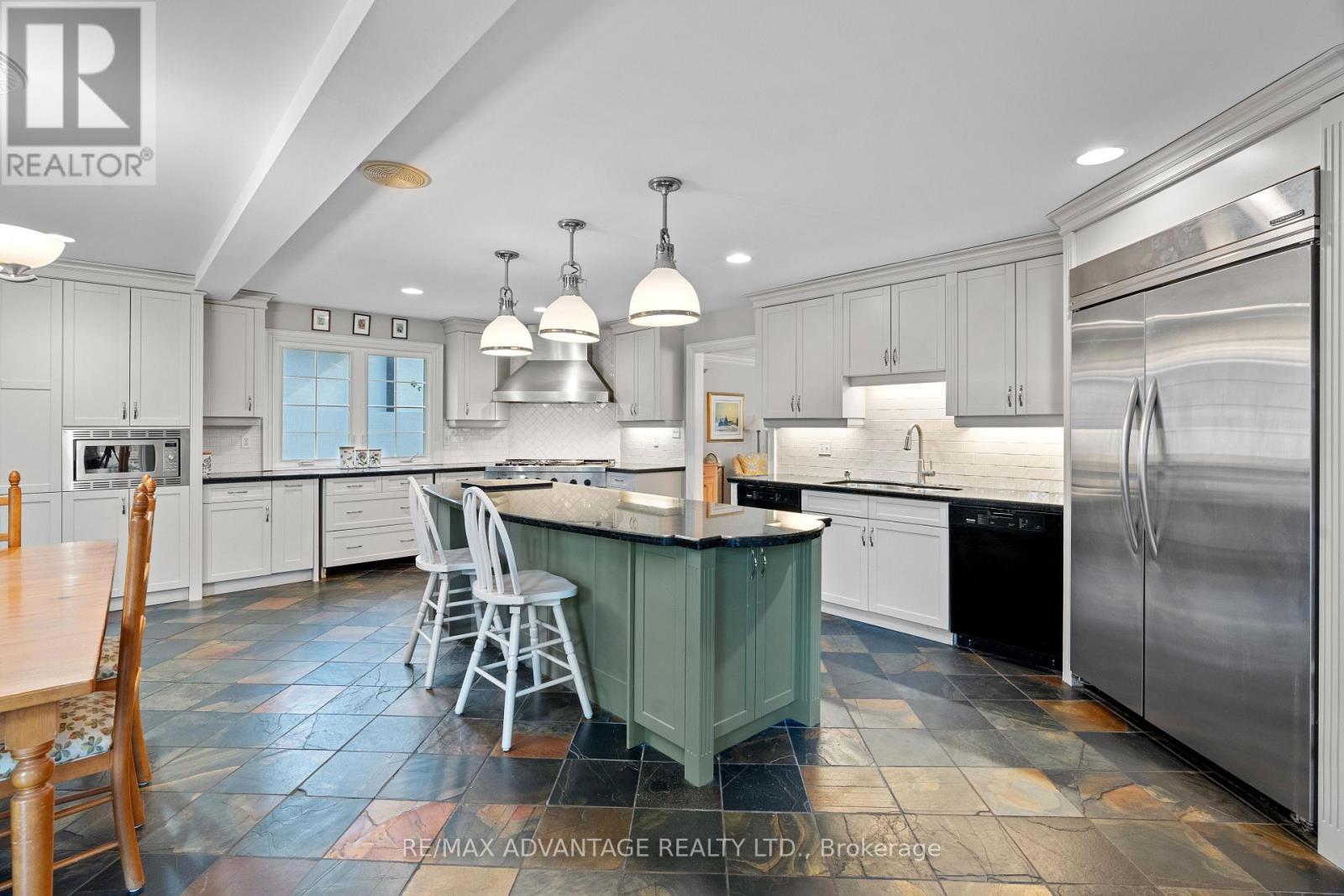 1510 Ryersie Road, London North (North A), ON - Indoor Photo Showing Kitchen With Upgraded Kitchen