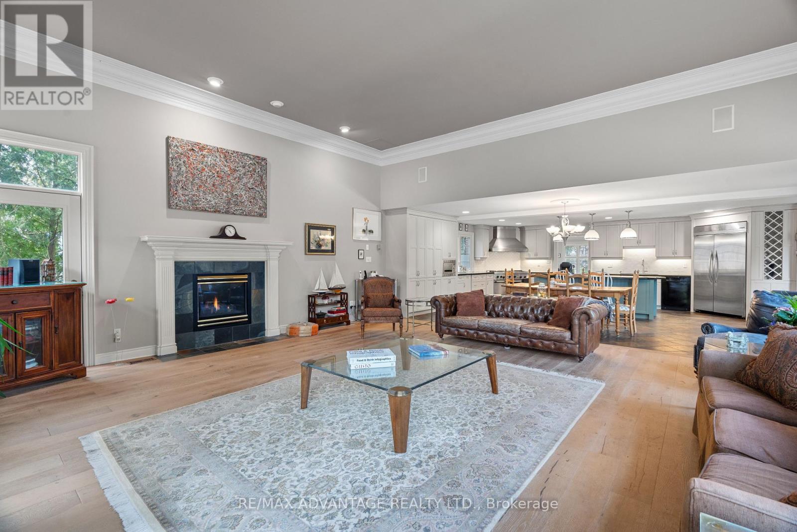 1510 Ryersie Road, London North (North A), ON - Indoor Photo Showing Living Room With Fireplace
