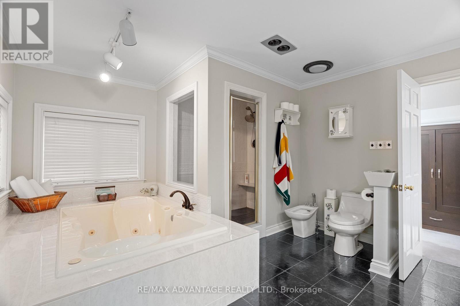1510 Ryersie Road, London North (North A), ON - Indoor Photo Showing Bathroom